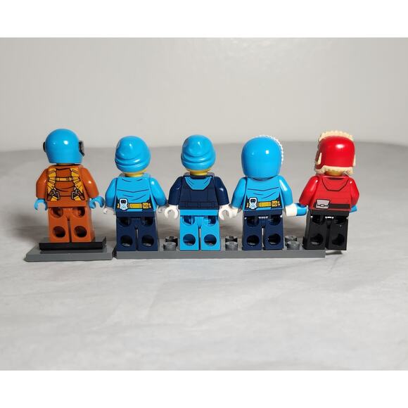 Lego City Artic Minifigures Lot of 5 With 2 Tiles Pre-owned - Picture 5 of 5